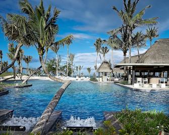 Long Beach Golf & Spa Resort - Belle Mare - Pileta