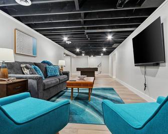 New Mid-Century Mod on Morris at Lambeau - Ashwaubenon - Living room