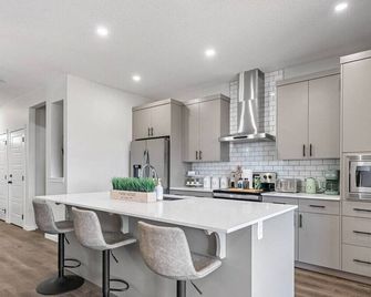 Executive Single Detached House with AC King Bed and More - Balzac - Kitchen