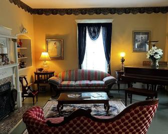 The Commodore Bed And Breakfast - Bainbridge - Вітальня