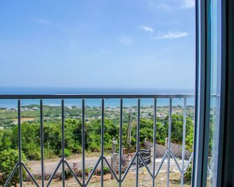 Sunshine Lodge: Your home away from home - St.Bran's Burg - Balcón