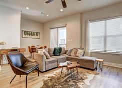 Youngsville Sports Complex New Townhome - Youngsville - Huiskamer