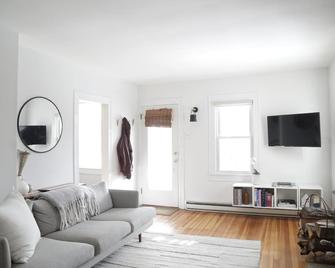 Modern Cottage near Delaware River - Barryville - Sala de estar