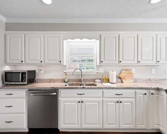 4 bed/2 bath across from Sand Mountain Park - Albertville - Cocina