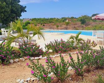 Cave Diani Holiday Apartments - Diani Beach - Pool