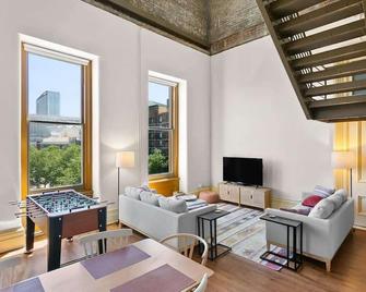 Historic Whiskey Row Lofts in Heart of Downtown - Louisville - Living room