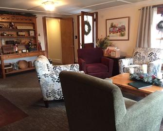 The Vermont Inn - Mendon - Living room