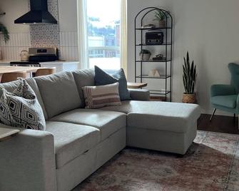 Cozy 2-bedroom condo with WiFi, AC in Colfax - Colfax