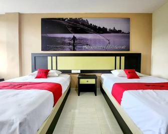 OYO 2487 Sampurna Jaya Hotel - Tanjung Pinang - Habitación