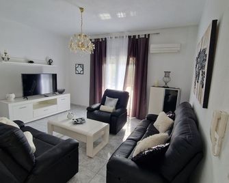 Doukas Aparthotel - Ofrinio - Living room