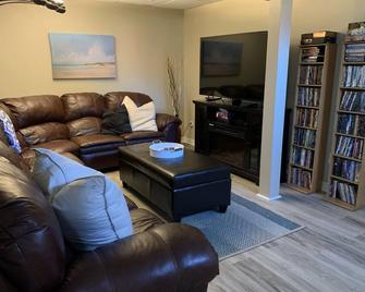 \'Charal Cottage\' in Sauble Beach - Cozy Family Cottage, walk to the Beach\n - South Bruce Peninsula - Sala de estar