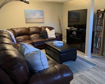 \'Charal Cottage\' in Sauble Beach - Cozy Family Cottage, walk to the Beach\n - South Bruce Peninsula - Sala de estar