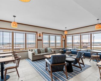 Hampton Inn by Hilton Duluth Canal Park - Duluth - Ruokailuhuone