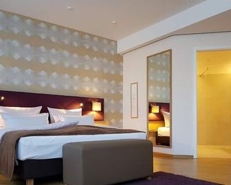 Restaurant & Hotel Einhorn - Oppenweiler - Bedroom