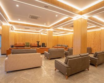 Summit Grand Resort & Spa , Gangtok - גנגטוק - טרקלין