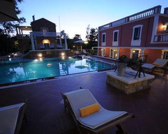 Agapi, A Beautiful small apartment with big veranda, perfect for a couple - Pirgos Psilonerou - Piscine