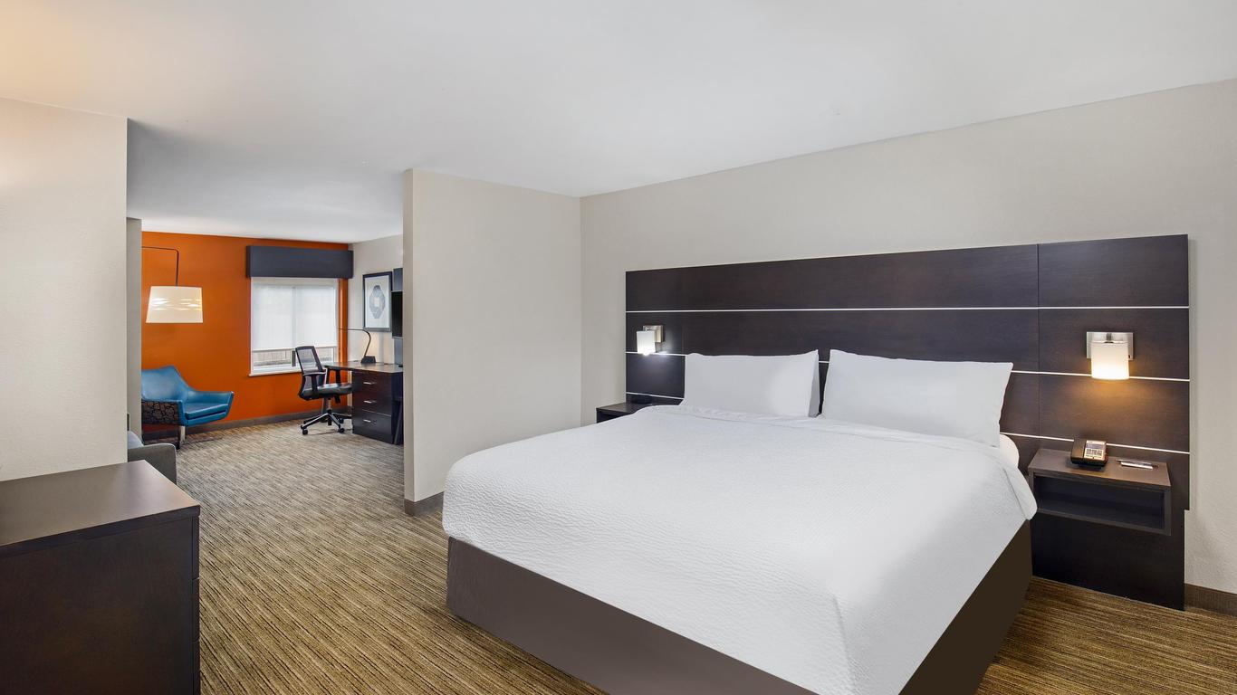 Holiday Inn Express & Suites Locust Grove