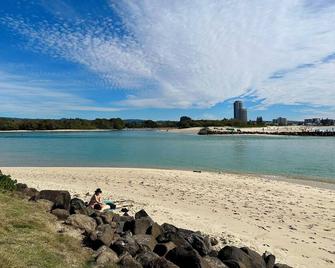 Cozy Currumbin Beach Shack - Pet Friendly - Currumbin - Beach