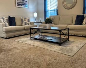 Good Vibes - Conway - Living room