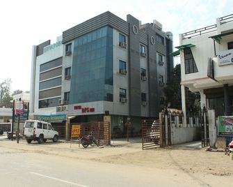 Oyo 3129 Dps Inn - Prayagraj - Building