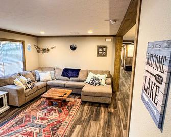 LakeSide Reel Paradise Brownwood big family dock for fishing/close to state park - Brownwood - Wohnzimmer