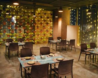 Hotel Yashoda - Uruli Kānchān - Restaurant