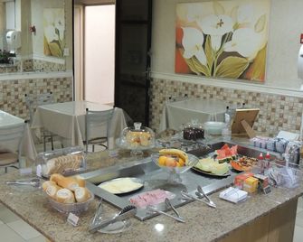 Hotel Ourinhos - Centro de São Paulo - Próximo 25 de Março e Brás - São Paulo - Buffet