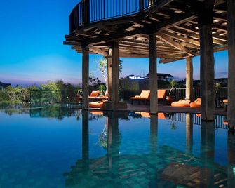 صن آيلاند هوتل آند سبا ليجيان - كوتا - حوض السباحة