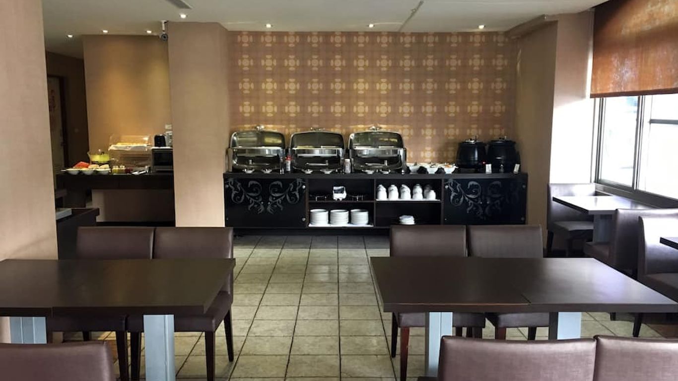 The Riverside Hotel & Motel