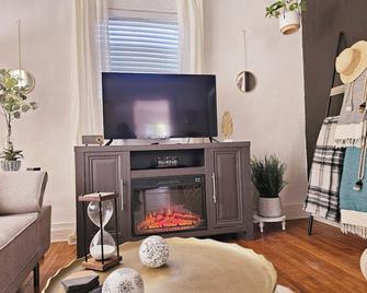 Refreshing home with WiFi, AC, fireplace in marvelous Heart of Yadkin Valley - Jonesville