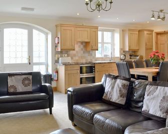 4 bedroom accommodation in Near Llanfarian - Aberystwyth - Living room