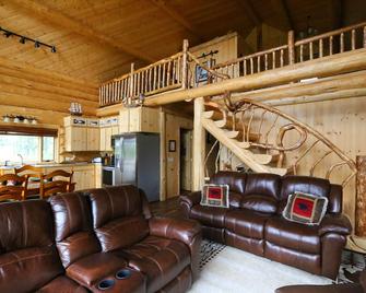 Unique Alaskan log home in trees & wild flowers on 14-acre private homestead. - Anchor Point - Living room