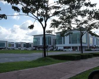 Natol Homestay - Paris Bdc - Kuching - Edificio