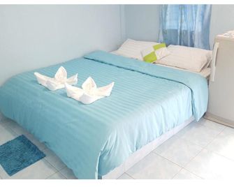 Montra Guesthouse - Mueang Ranong - Habitación