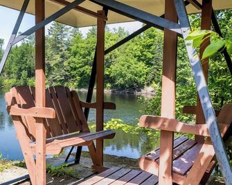 Spa & Waterfront Relaxation - Le Chalet Edgau - Portneuf