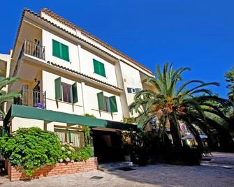 Hotel Galaxias - Gouvia - Edificio