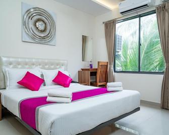 Nexstay Treats Inn - Kozhikode - Bedroom