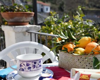 Comfortable Bed And Breakfast With Private Parking - Conca Dei Marini - Restaurante