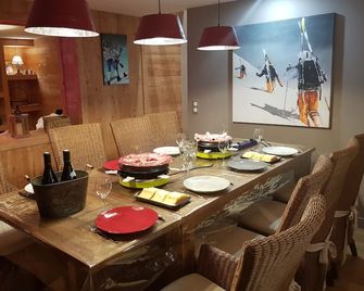 Grand Chalet in front of the slopes - Ustou - Salle à manger