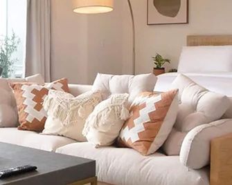 Hollywood Hills Hotel - Los Angeles - Living room