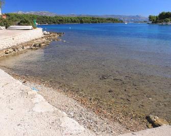 Apartments by the sea Lumbarda, Korcula - 9330 - Lumbarda - Beach