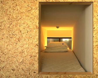 Bench - Hostel - Kamakura - Hallway