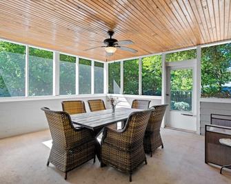 Screened-in Porch Walkable to SoCO - Austin - Salle à manger