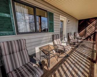 Timber Pointe Resort - Jamestown - Balcony