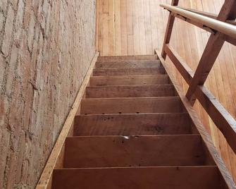 The Royal Block - Room 2 - Waitsburg - Scale