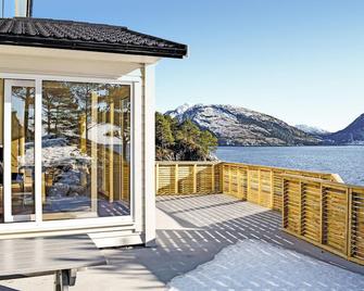 9 bedroom nice home in Florø - Florø