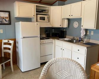 #3 Royal Gate Retreat - New Braunfels - Kitchen