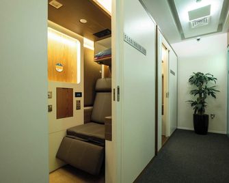 Sleep 'n Fly Sleep Lounge, C-Gates Termi - Dubai - Hallway