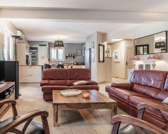 Holiday Home Villa Liliarty by Interhome - Carcès - Sala de estar