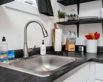 L Studio Traverse close to downtown and Beach - Traverse City - Kitchen